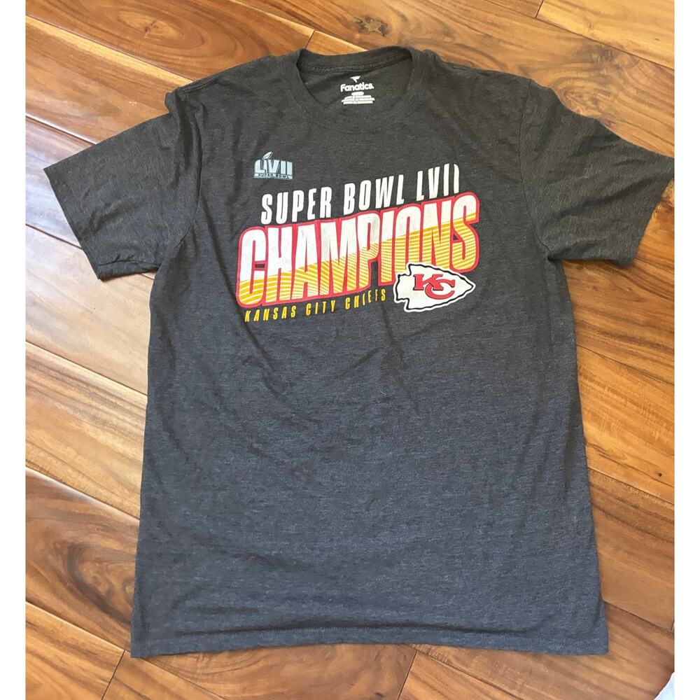 Kansas City Chiefs Super Bowl LVII Champions T-Shirt Mens Large Fanatics NFL